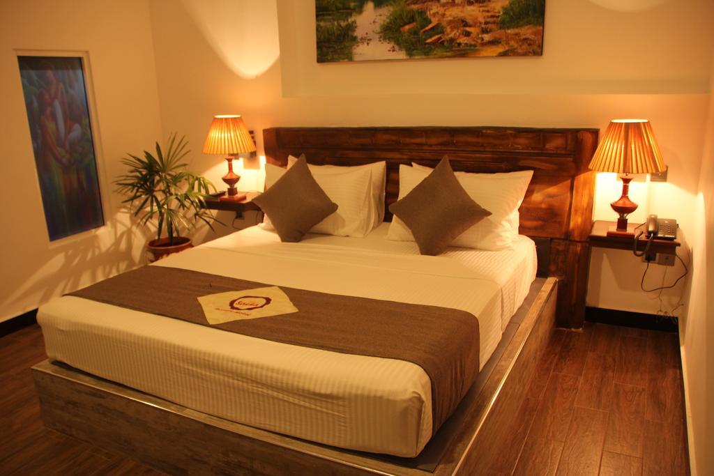 Sasha Transit Hotel Katunayake Exterior photo
