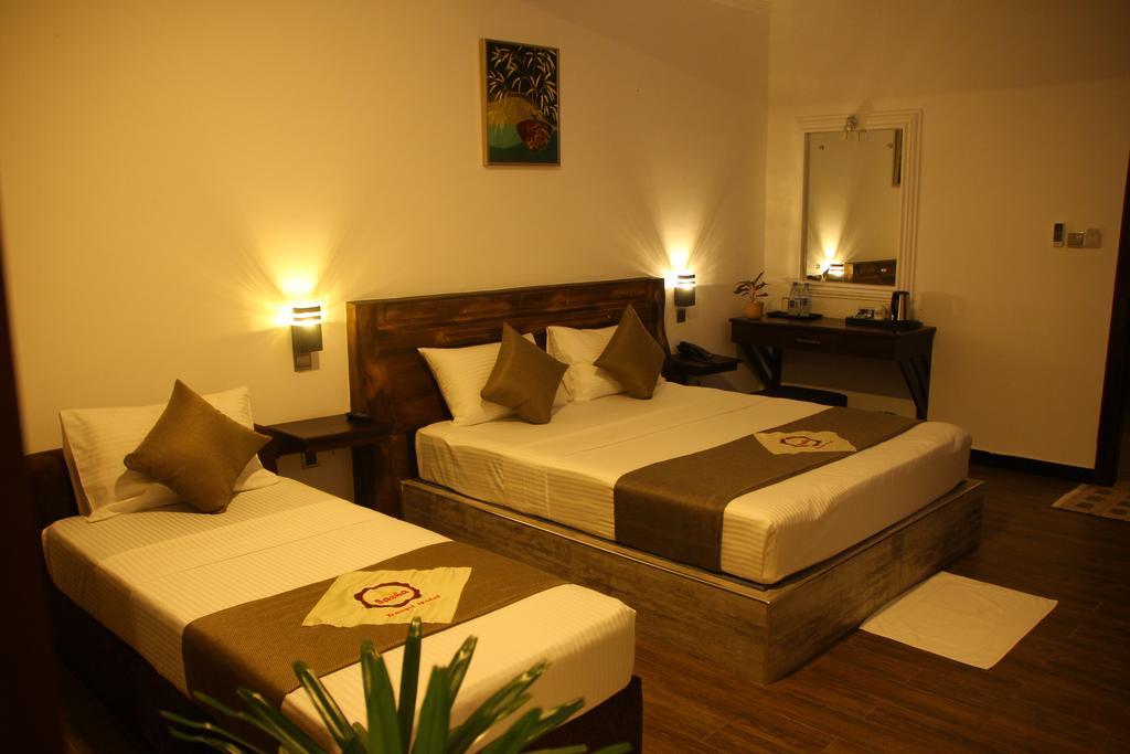 Sasha Transit Hotel Katunayake Exterior photo