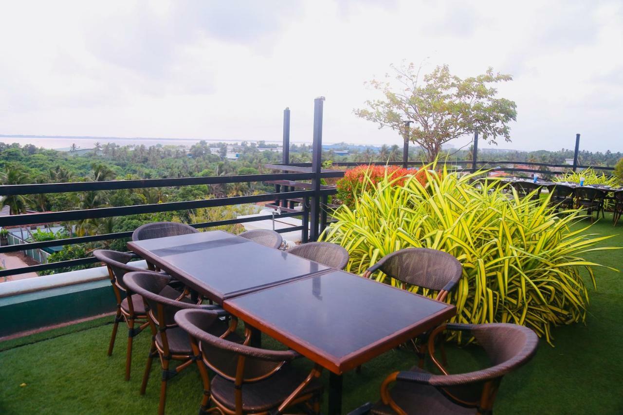 Sasha Transit Hotel Katunayake Exterior photo