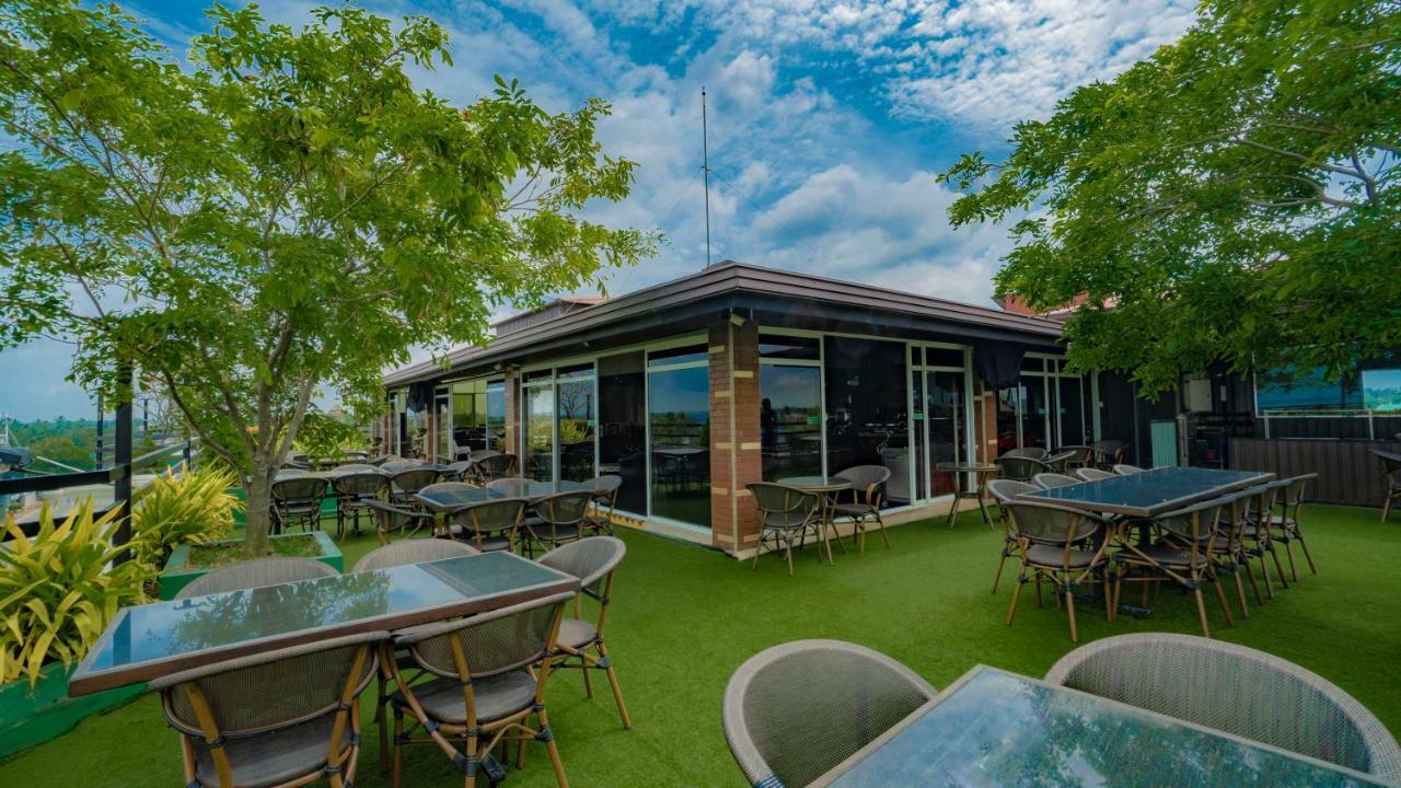 Sasha Transit Hotel Katunayake Exterior photo