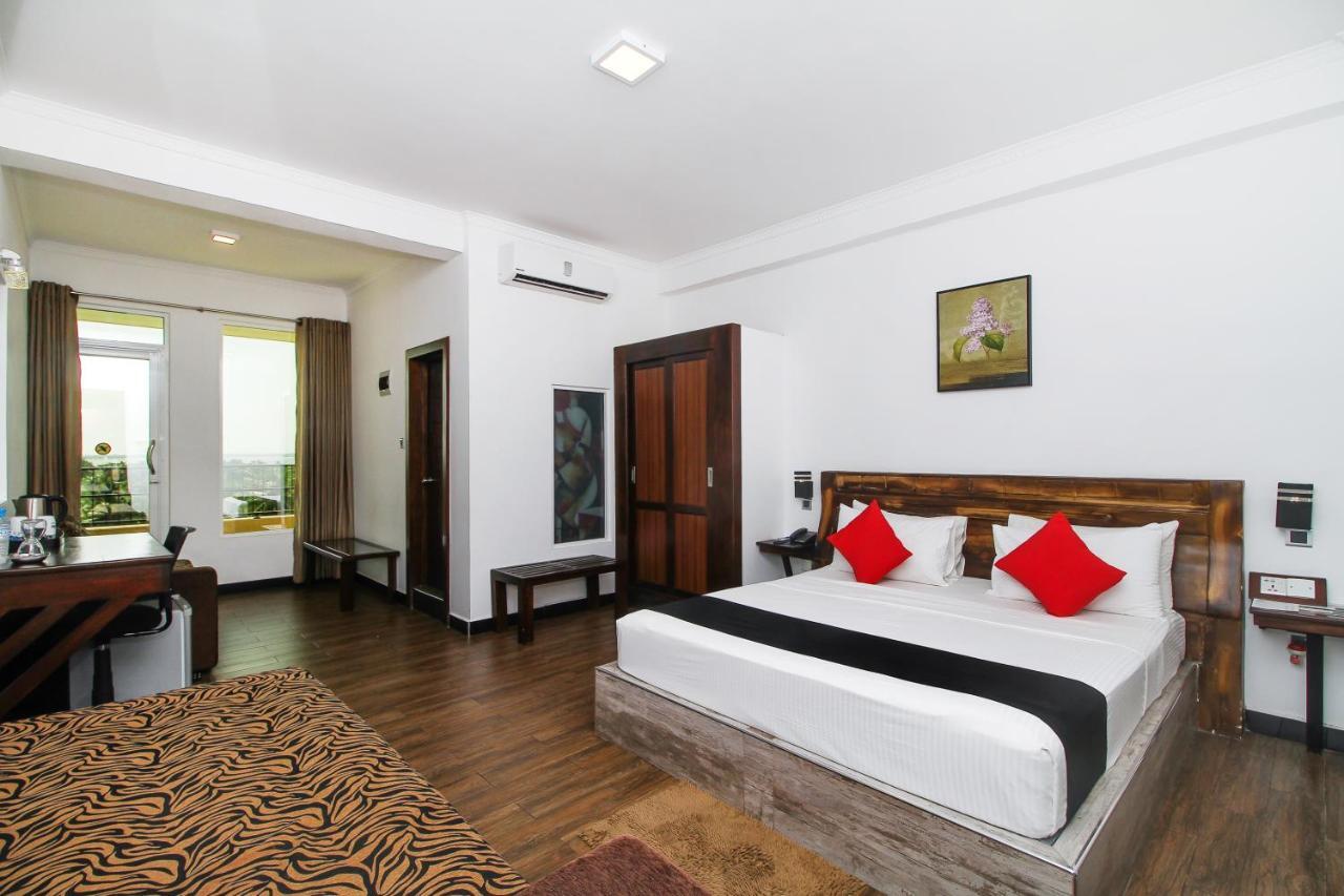 Sasha Transit Hotel Katunayake Exterior photo